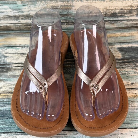 OluKai Flip Flop Sandals Womens Kapehe Luana Size 8 Gold Leather Thongs Casual - Picture 1 of 10